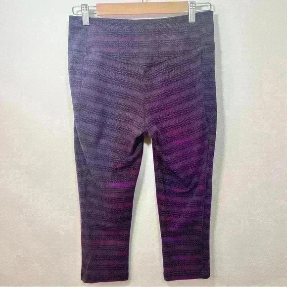 Nike • Women’s DRIFIT Legend Zig Dot Printed Capri’s • Size Medium - Picture 3 of 12